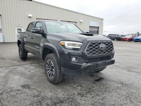 Used 2020 Toyota Tacoma TRD Sport image 2