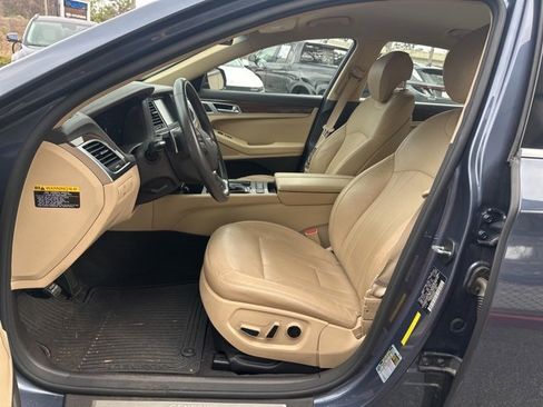 Used 2015 Hyundai Genesis 3.8 image 6