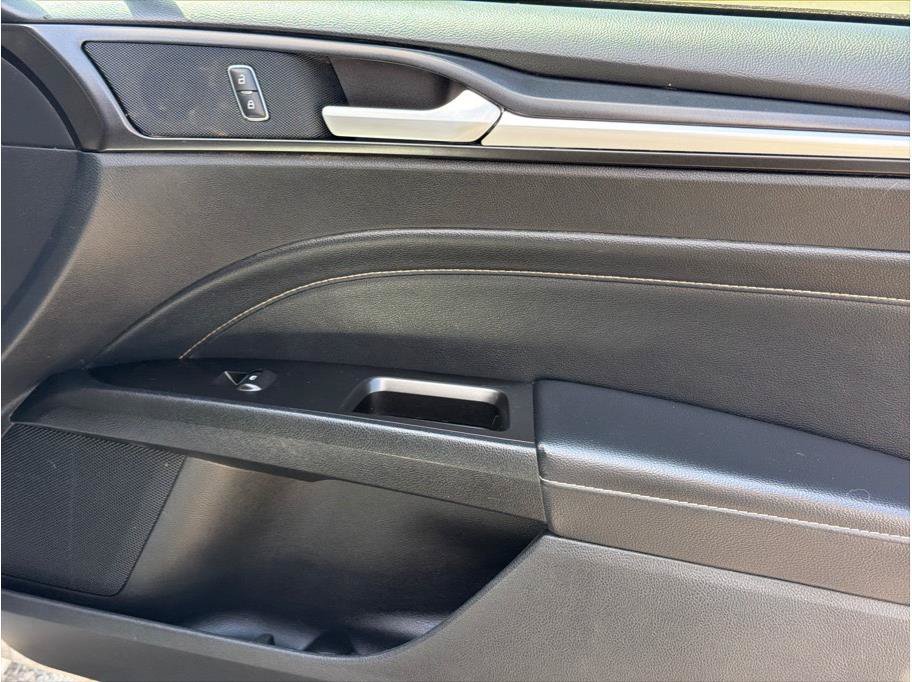 Used 2018 Ford Fusion Titanium AWD/4WD image 29