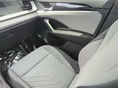 New 2026 Volkswagen Tiguan SE R-Line FWD image 25