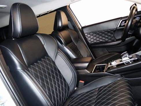 Used 2024 Mitsubishi Outlander 4WD Plug-In Hybrid image 62