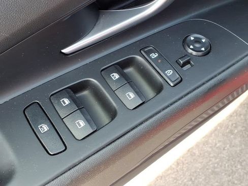 Used 2024 Hyundai Elantra Limited FWD image 17