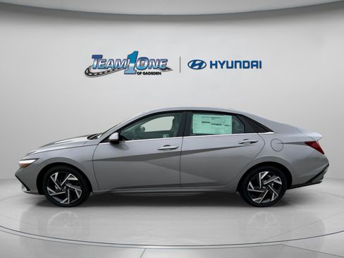 New 2025 Hyundai Elantra Limited image 5
