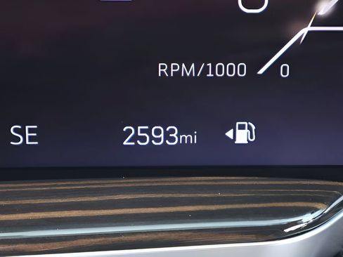 Certified 2026 Cadillac Escalade Luxury w/ LPO, Radiant Package AWD/4WD image 22