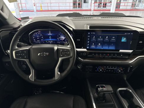 Used 2024 Chevrolet Silverado 1500 LT Trail Boss w/ LT Trail Boss Premium Package AWD/4WD image 16