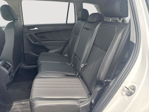 Used 2024 Volkswagen Tiguan SE w/ Panoramic Sunroof Package AWD/4WD image 7