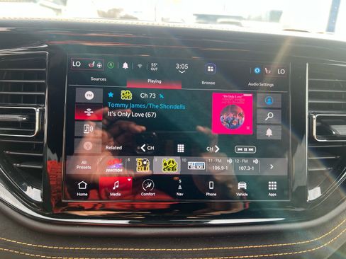 Used 2023 Dodge Durango R/T w/ Hemi Orange Plus Package image 26