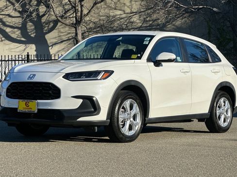 Used 2023 Honda HR-V LX image 9