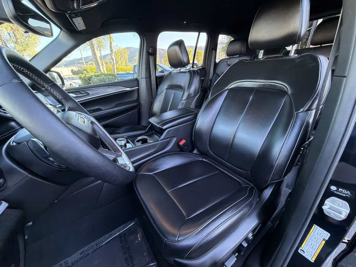 Used 2024 Jeep Grand Cherokee Limited w/ Black Appearance Package RWD image 22