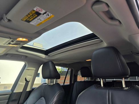Used 2024 Toyota Highlander XLE AWD/4WD image 23