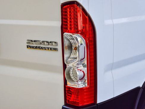 Used 2025 RAM ProMaster 2500 w/ Convenience Group image 7