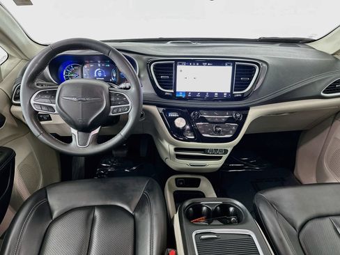 Used 2023 Chrysler Pacifica Touring-L FWD image 22