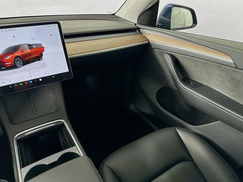 Used 2025 Tesla Model Y Long Range RWD image 23
