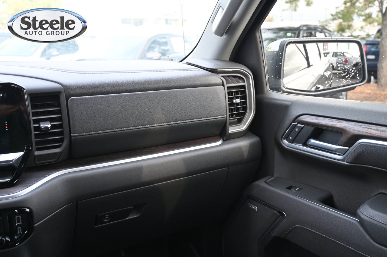 Used 2026 GMC Sierra 1500 SLT AWD/4WD image 8