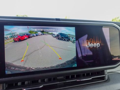 Used 2024 Jeep Wrangler Unlimited AWD/4WD image 18
