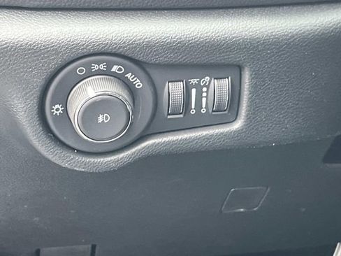 New 2026 Chrysler Pacifica Select image 24