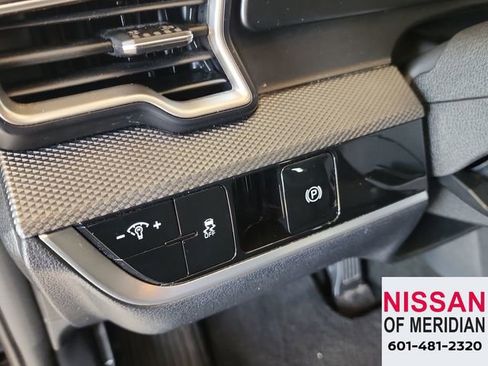 Used 2024 Kia Sportage LX image 11