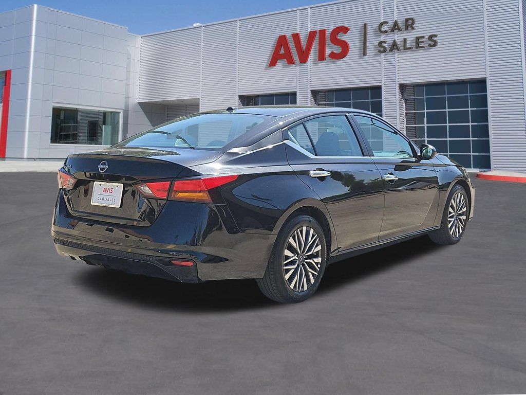 Used 2025 Nissan Altima 2.5 SV FWD image 6