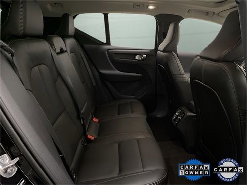 Used 2025 Volvo XC40 B5 Plus image 21