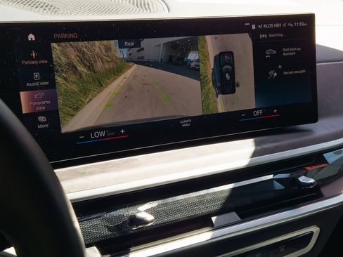 Used 2023 BMW X7 xDrive40i w/ M Sport Package image 17