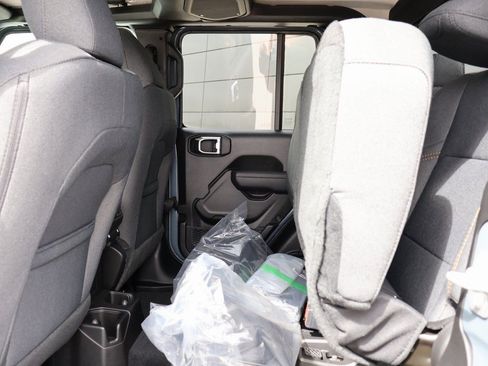 New 2025 Jeep Gladiator Sport image 17