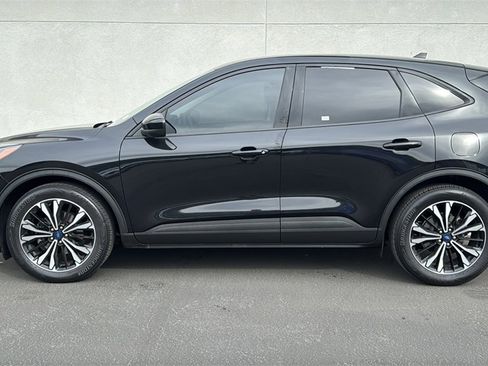 Certified 2022 Ford Escape SE w/ SE Sport Appearance Package image 5