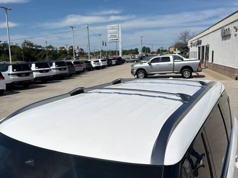 Used 2025 Nissan Armada SL w/ Captain's Chari Seat Package AWD/4WD image 9