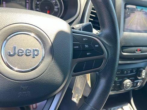 Used 2019 Jeep Cherokee Latitude w/ Popular Appearance Group AWD/4WD image 20