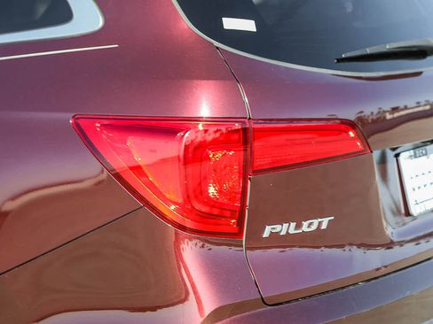 Used 2016 Honda Pilot Elite image 9