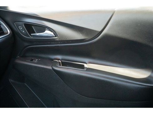 Used 2019 Chevrolet Equinox LT FWD image 15