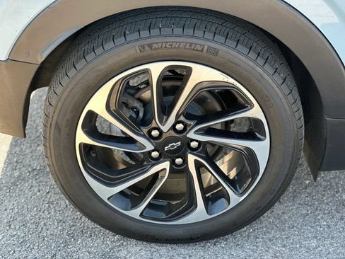 Used 2022 Chevrolet Bolt EUV Premier w/ Sun & Sound Package FWD image 26
