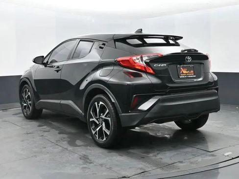 Used 2022 Toyota C-HR XLE image 9