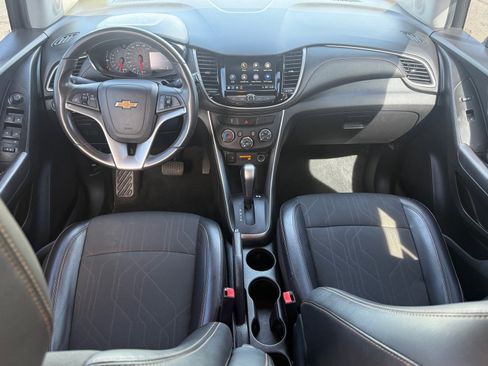 Used 2018 Chevrolet Trax LT w/ LT Convenience Package image 22