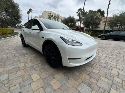 Used 2023 Tesla Model Y Long Range AWD/4WD image 3