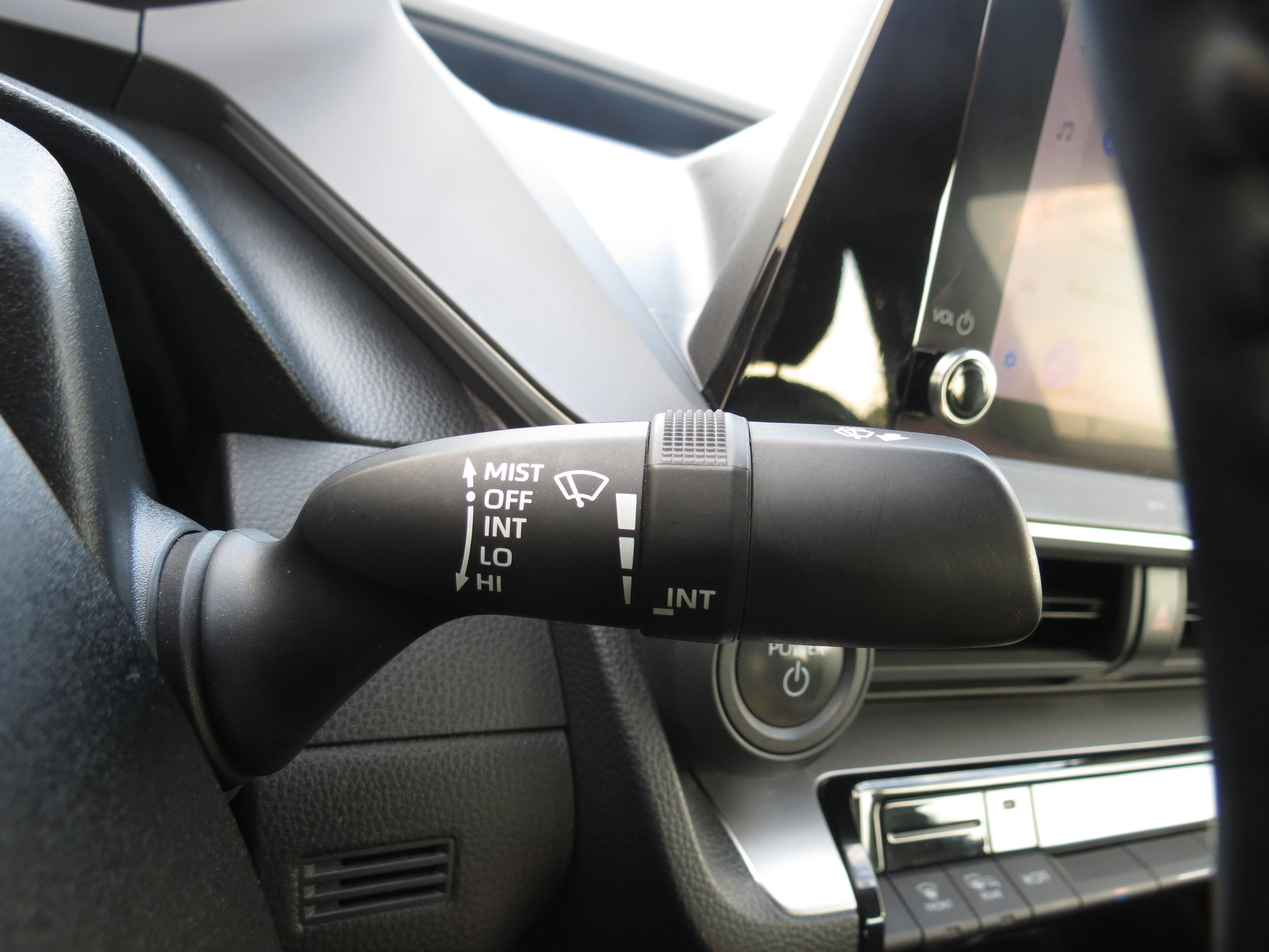 Used 2023 Toyota Prius LE FWD image 17