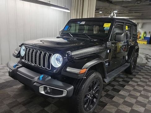 Used 2024 Jeep Wrangler Unlimited Sahara w/ Technology Group image 8