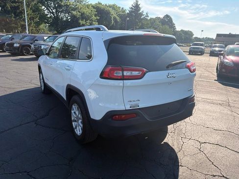 Used 2016 Jeep Cherokee Latitude w/ Cold Weather Group AWD/4WD image 8