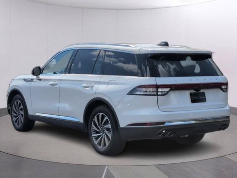 Used 2025 Lincoln Aviator AWD image 3