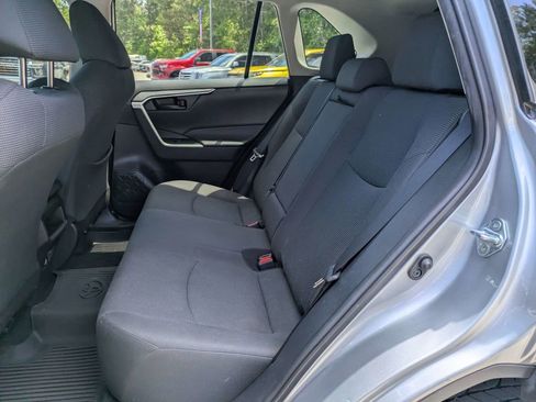 Used 2021 Toyota RAV4 LE AWD/4WD image 14