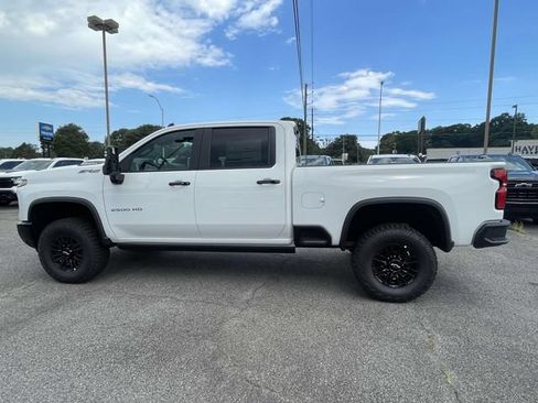 New 2026 Chevrolet Silverado 2500 ZR2 AWD/4WD image 6
