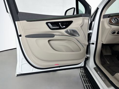 Used 2023 Mercedes-Benz EQS 450+ SUV image 19