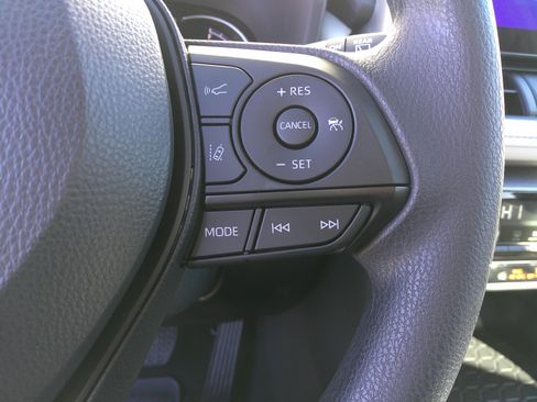 Used 2025 Toyota RAV4 XLE image 20