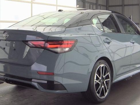 Used 2024 Nissan Sentra SR w/ SR Premium Package image 2