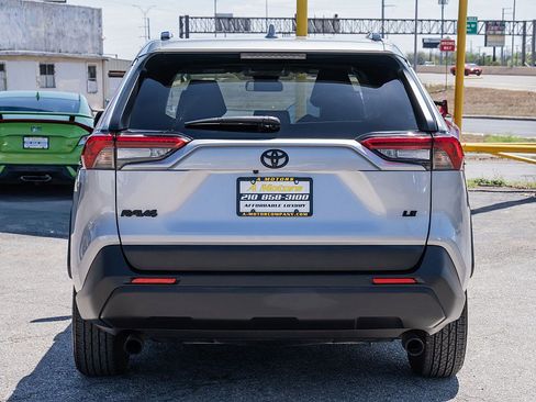 Used 2021 Toyota RAV4 LE image 6