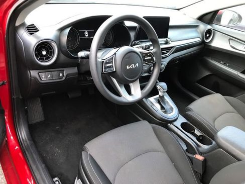 Used 2023 Kia Forte LXS w/ LXS Technology Package image 3