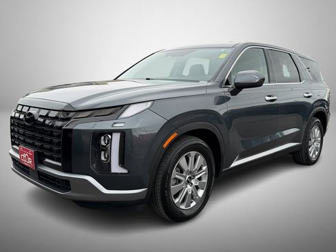 Used 2023 Hyundai Palisade SE image 2