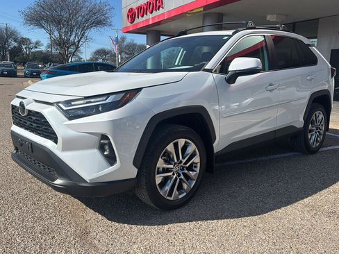 Used 2023 Toyota RAV4 XLE Premium image 9