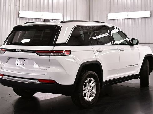 Used 2023 Jeep Grand Cherokee Laredo w/ Luxury Tech Group I AWD/4WD image 7