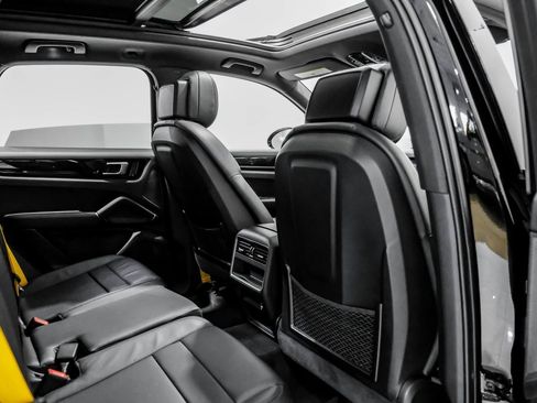 Used 2023 Porsche Cayenne image 43