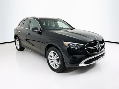 Used 2025 Mercedes-Benz GLC 300 image 1